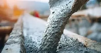 bizzywebai_Close-up_of_a_concrete_pump_chute_pouring_fresh_conc_43ca673d-e173-4d11-8c21-0d81f7012901 1-1